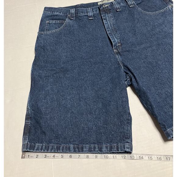 Mens Wrangler Jean Shorts Cargo Pockets Blue Denim 44 Measures 42.5” EUC - Picture 10 of 11